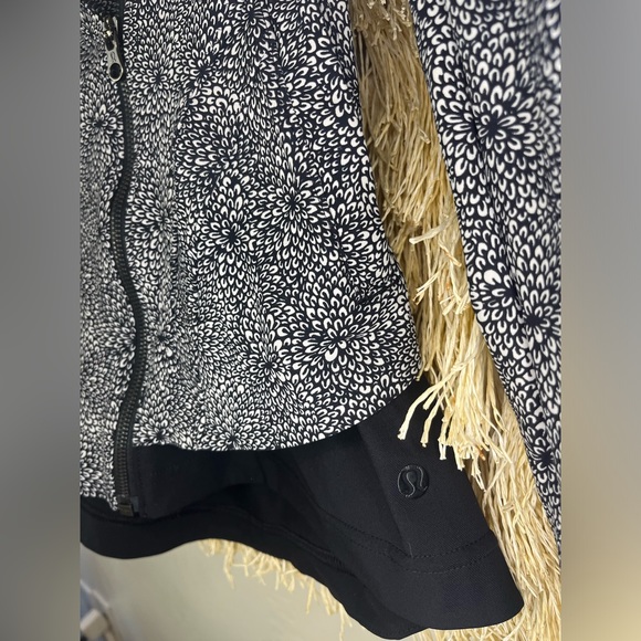 Lululemon PRISTINE Bust A Move- Peplum Jacket Zipper Moto- white Black- Size 4/6 - Picture 10 of 16